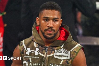 'Mental strength therapy' - Joshua returns to gym