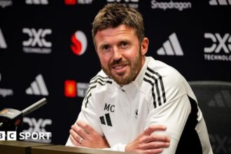 Former Man Utd players' comments 'irrelevant' - Carrick