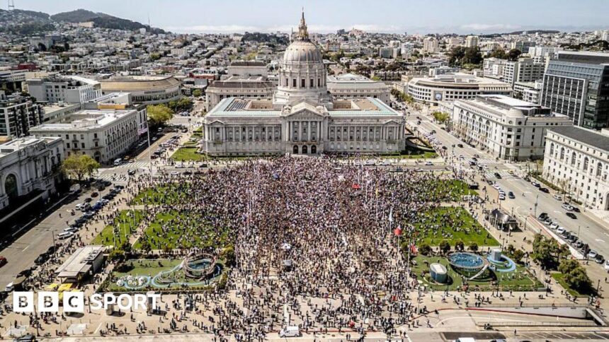 San Francisco event aims to top 135,000 record crowd