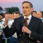 Manchester United in search of spark vs. Manchester City