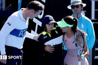Player helps ball girl after collapse at Australian Open