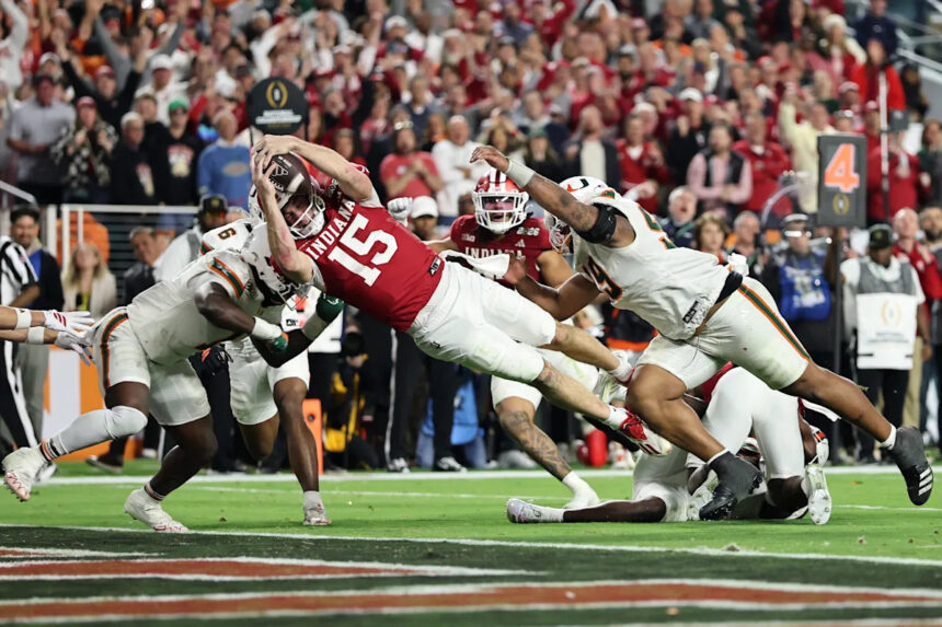 Fernando Mendoza scores TD on fourth-down scramble in national championship