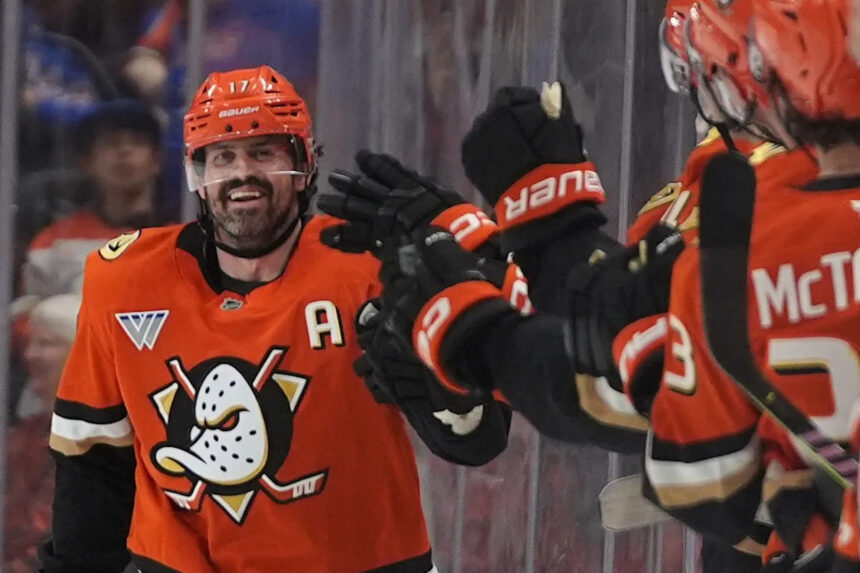 Ducks hold off Rangers 5-3 for 4th straight win following 9-game losing streak