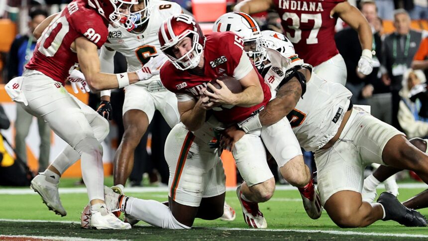 Indiana's Fernando Mendoza reflects on incredible diving TD: 'I'd die for my team'