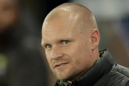 Huddersfield appoint Manning as head coach