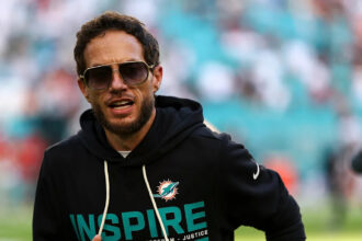 Chargers plan to hire Mike McDaniel as offensive coordinator