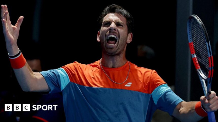 'Unreal' crowd carries last Briton standing Norrie