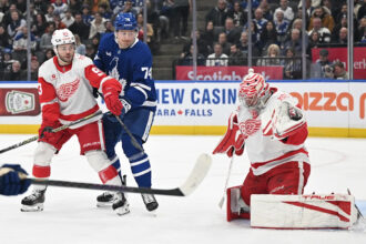 Detroit Red Wings complete sweep of Maple Leafs with 2-1 win in OT