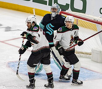 NHL roundup: Clayton Keller's OT goal lifts Mammoth past Flyers