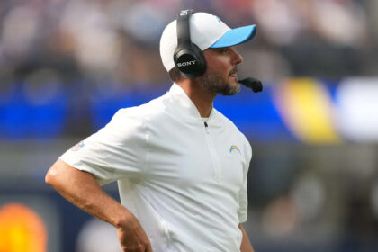 Ravens hiring former Chargers DC Jesse Minter as next HC