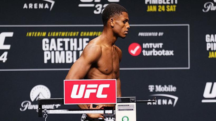 Smotherman collapses after UFC 324 weigh-in