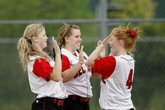 Teenager Brown just misses 59, tied for AmEx lead