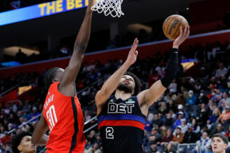Kevin Durant's 32 points helps Houston Rockets end Detroit Pistons' 4-game winning streak