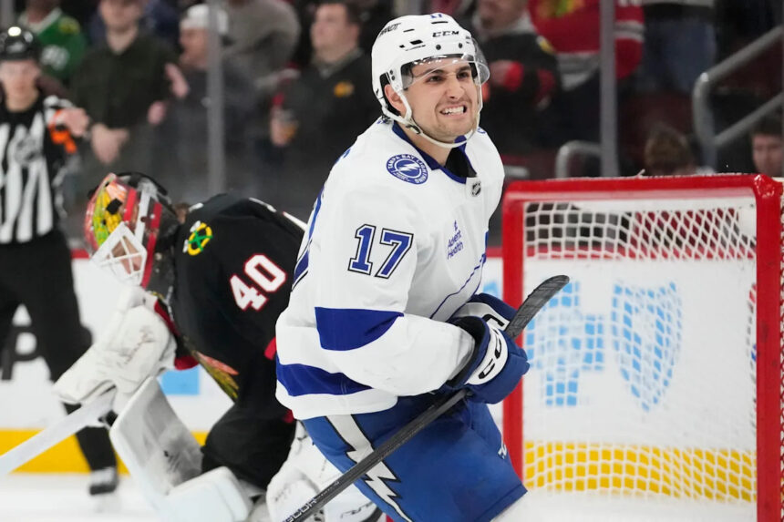 James' shootout goal lifts Lightning over Blackhawks