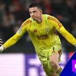 Watch Benfica keeper score stoppage-time goal against Real Madrid