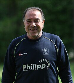 Does Raducanu need to stick with same coach after latest change?