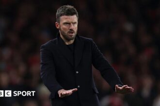 Carrick not ruling out Man Utd deadline day moves