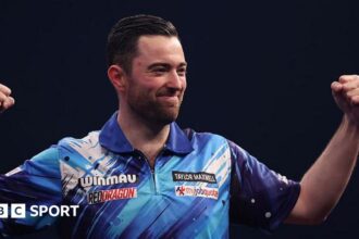 Humphries hits nine-darter in World Masters win