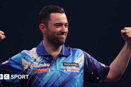 Humphries hits nine-darter in World Masters win