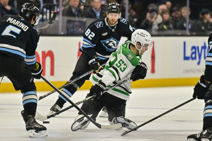 Stars take early lead, edge Mammoth for 4th straight win