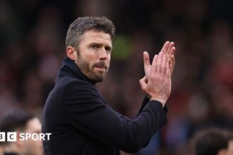 Carrick backs Man Utd fan support before new protest