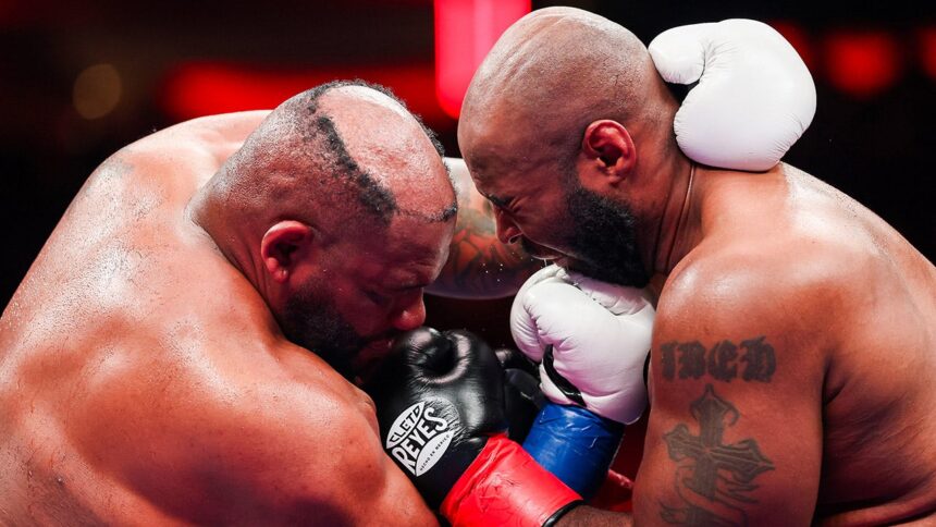 Boxer Jarrell Miller's hairpiece pops off during fight