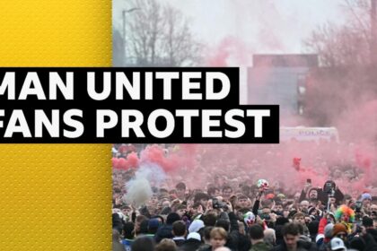 'Everything is a mess' - Man Utd fans protest before game