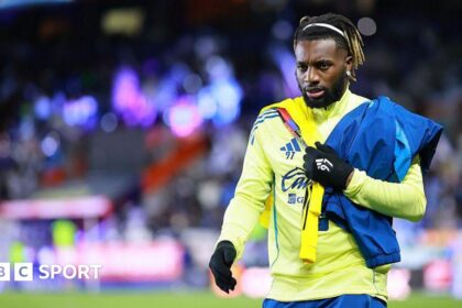 Saint-Maximin leaves club over racist abuse of his children