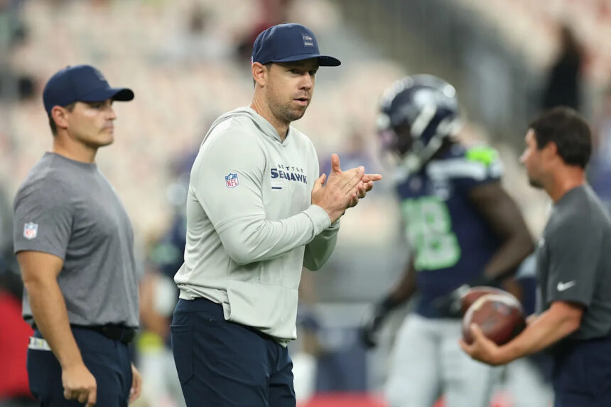 Raiders to hire Seahawks offensive coordinator Klint Kubiak as head coach