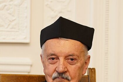 Sources: Kubiak to try to reach deal with Raiders