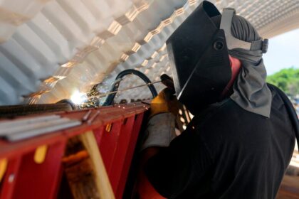 Littler pips Humphries in final-set epic to win maiden World Masters title