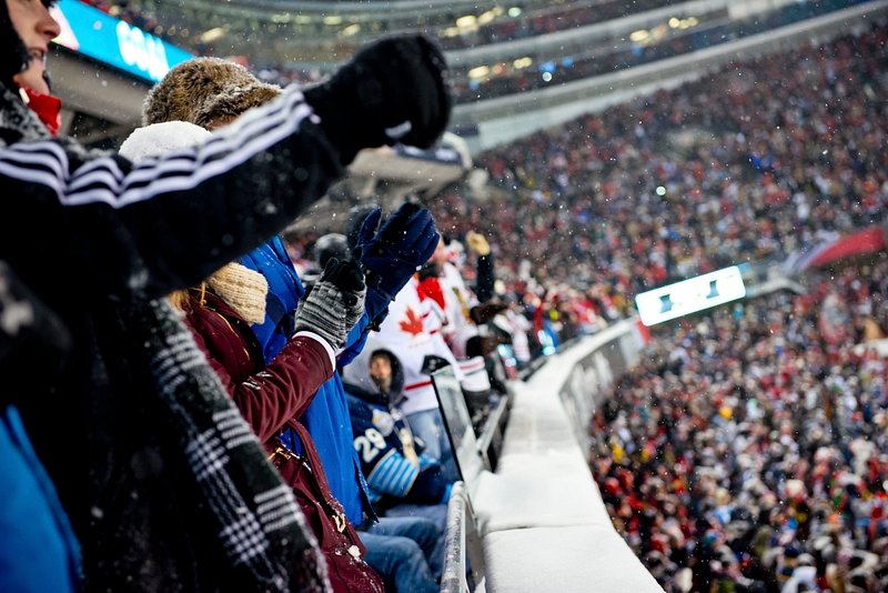 Lightning pull off historic comeback in Stadium Series game vs. Bruins