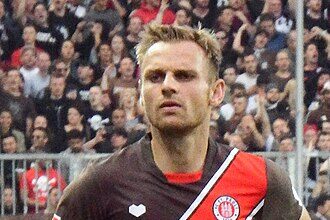 Sources: Reds land slugger Suarez with $15M deal