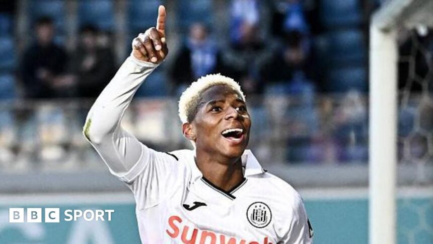 Sunderland agree £17.5m deal for winger Angulo