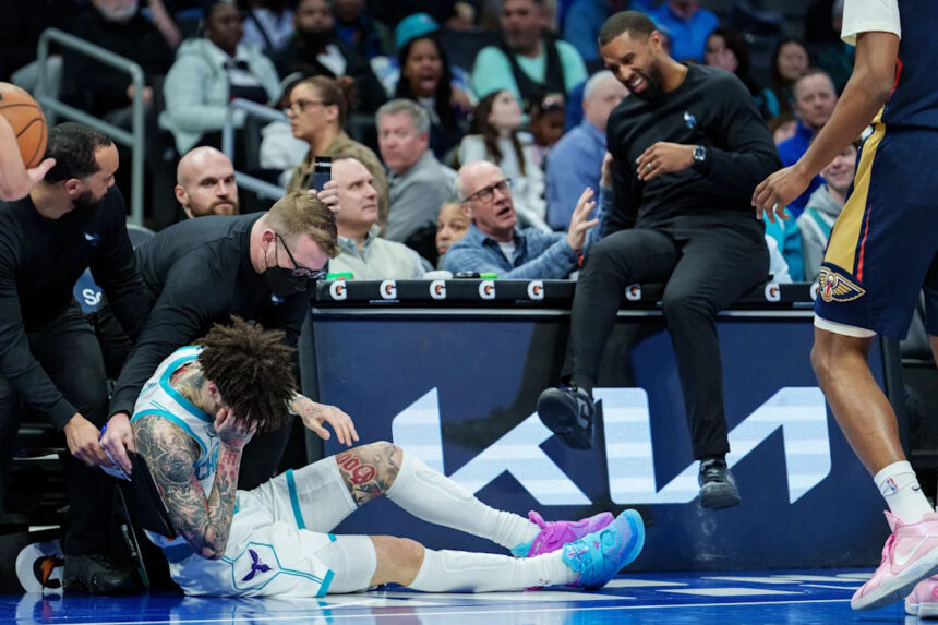 Charles Lee apologizes for 'foolish' collision with star LaMelo Ball in win over Pelicans: 'I took a