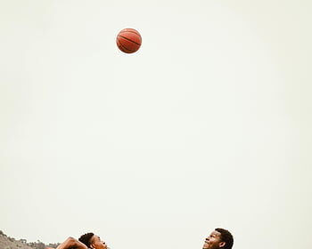 Sources: LeBron expects to finish year with Lakers