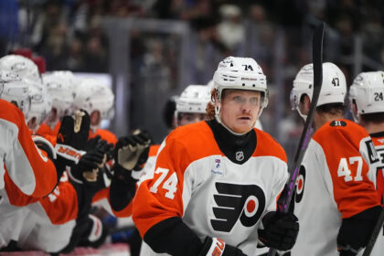 Flyers snap losing streak with 4-2 win over Capitals