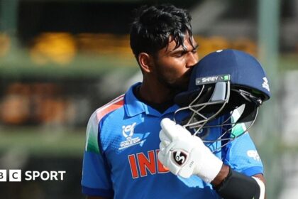 Record-breaking India race into World Cup final