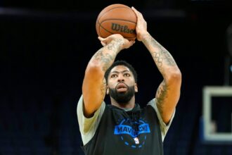 Dallas deals Davis to Wizards in blockbuster NBA trade: report