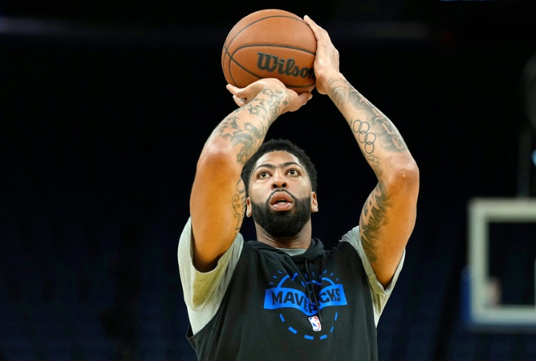 Dallas deals Davis to Wizards in blockbuster NBA trade: report