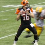 Sources: Bucks to keep Giannis through deadline