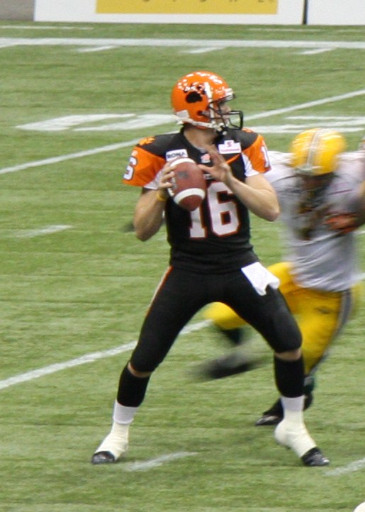 Sources: Bucks to keep Giannis through deadline