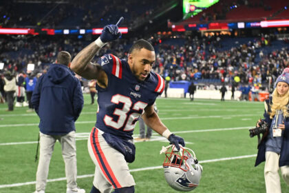 Did TreVeyon Henderson win 2025 AP Offensive Rookie of the Year?