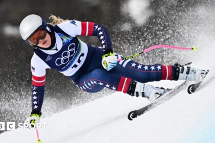 Veteran Vonn completes training run despite torn ACL