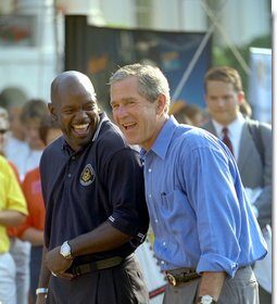 Legendary Blue Jays broadcaster Buck Martinez retires