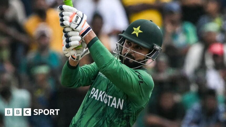Pakistan start T20 World Cup with jittery win