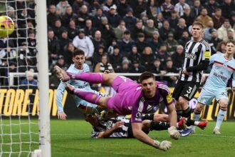 Analysis: Fortress breached as boos ring out