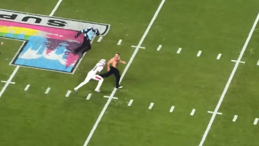 Video shows Patriots' Kyle Williams chasing Super Bowl intruder