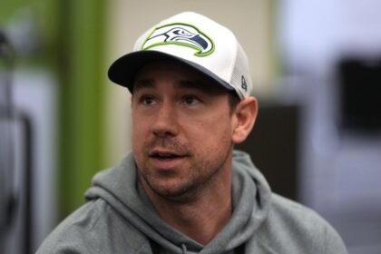 Raiders confirm Seahawks OC Klint Kubiak as new head coach