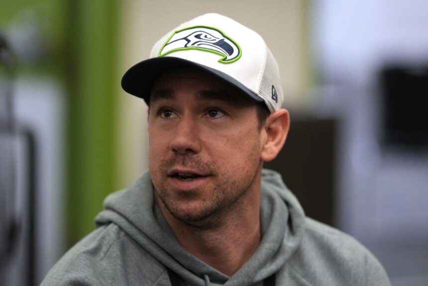 Raiders confirm Seahawks OC Klint Kubiak as new head coach